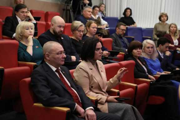 Более 70 дефицитных специалистов планируют пригласить в Норильск в следующем году