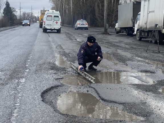 В столице Кузбасса госавтоинспекторы проверили состояние дорог