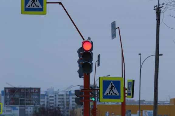 В Кемерове на перекрёстке на весь день отключат светофор 