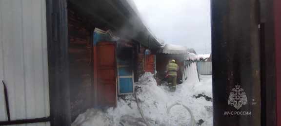 В Красноярском крае благодаря бдительному соседу спасли мужчину из пожара