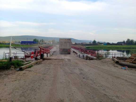 В Иркутской области восстановили движение транспорта по рухнувшему мосту