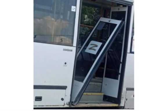 В Новосибирске пассажирку автобуса Zашибла упавшая дверь