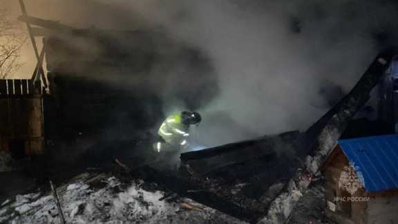 Ночью в Красноярском крае в пожаре погибли двое людей