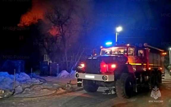 За сутки в Новосибирской области пожарники 12 раз выезжали на борьбу с огнём