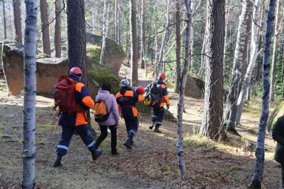 В Красноярске в дни осенних каникул спасателям всё чаще приходится искать детей в лесу