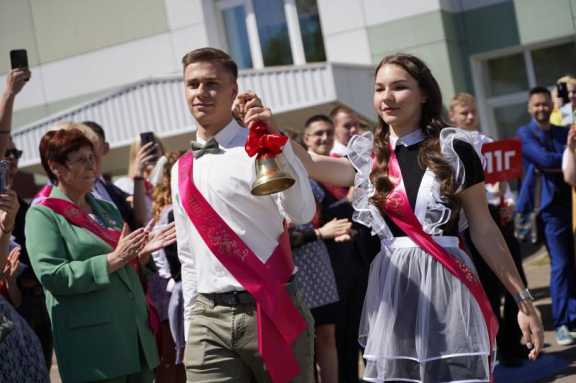 Последние звонки в школах Иркутской области пройдут 24 и 25 мая 