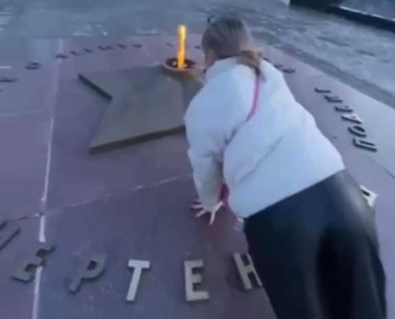 В Хакасии несовершеннолетние девушки осквернили символы воинской славы России