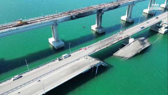 Крымский мост поручили восстановить фирме-должнику с сибирским названием, но «московской пропиской»