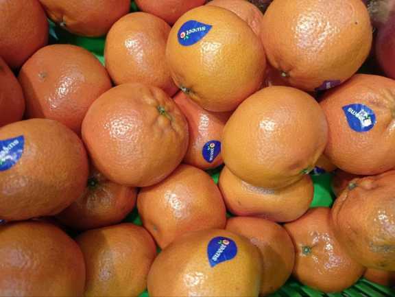 Кемеровские власти пояснили, зачем они закупают мандарины на миллионы рублей