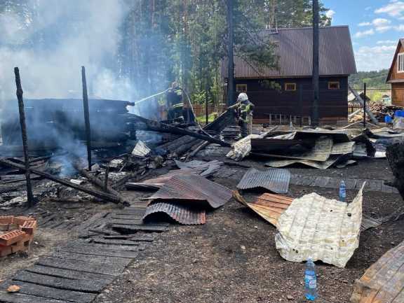 Крупный пожар произошёл в селе Яр Томского района