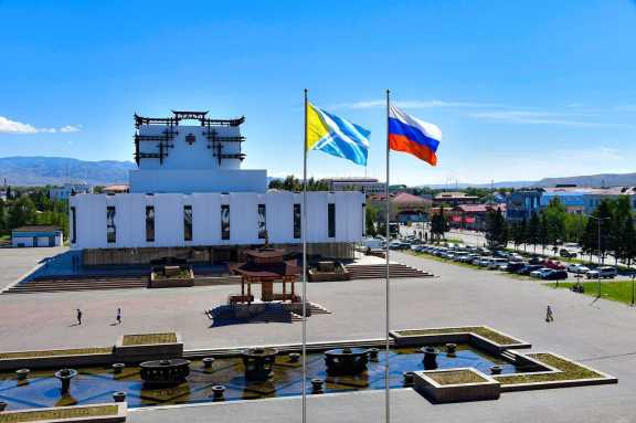 В Туве отметили День флага республики
