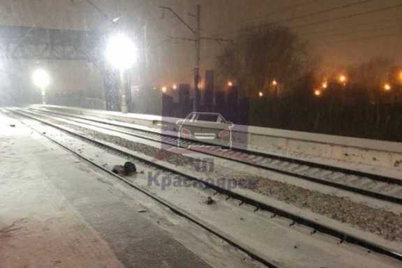В Красноярске под поездом погиб мужчина