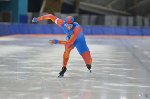 Барнаульский спортсмен победил на конькобежном чемпионате России