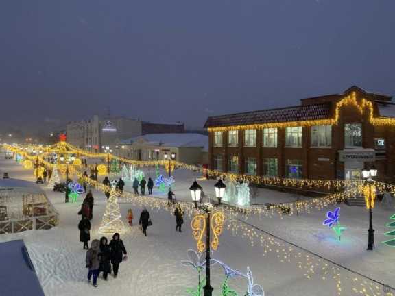 В Барнауле открылся еще один новогодний городок