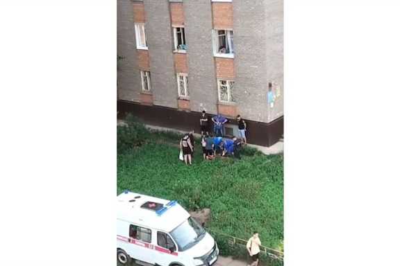 В Иркутской области 1,5-годовалый мальчик выпал из окна 8 этажа