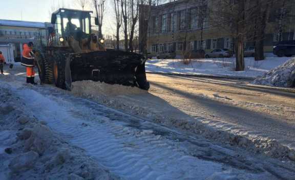 165 единиц техники вывели на уборку улиц Красноярска 