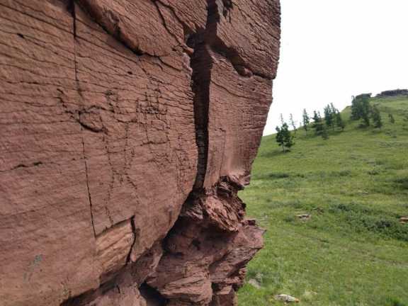 В Хакасии туристы-вандалы портят археологические памятники, которым более 2,5 тысячи лет