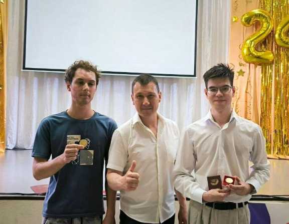 В Хакасии особые награды получили выпускники с нарушениями зрения 
