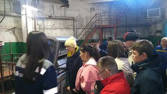 Красноярские коммунальщики провели профориентационный урок для школьников из Березовки