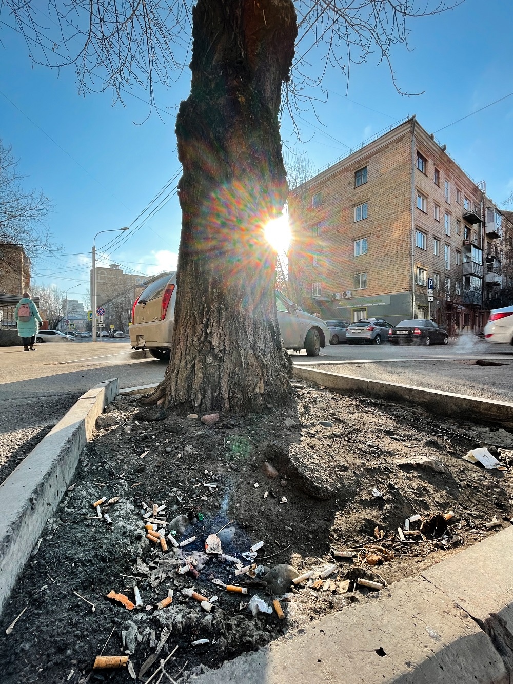 В Красноярске улицы засыпаны окурками | 17.03.2022 | Красноярск - БезФормата