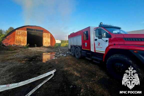 В Кемеровской области сгорели тюки сена на площади 450 квадратных метров