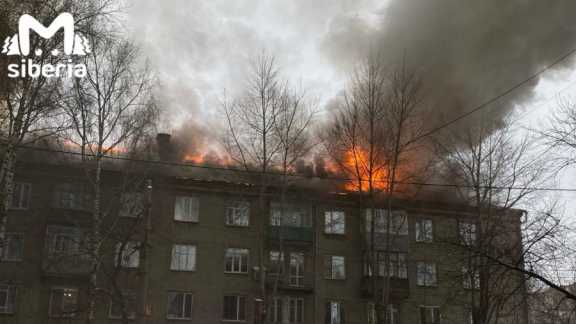 В Томске загорелась многоэтажка
