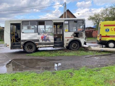 В Хакасии в ДТП попал пассажирский автобус