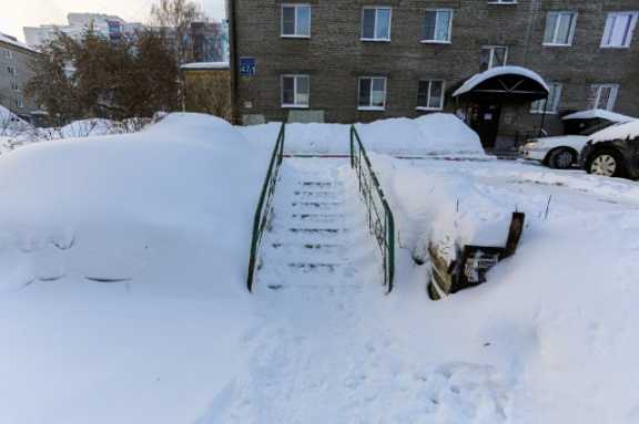 В Новосибирске городская техника не справляется с уборкой последствий снегопада
