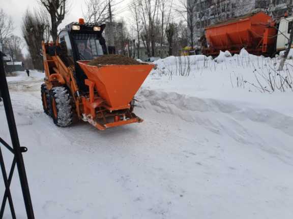 В Томске проводится очистка тротуаров и проезжей части от наледи