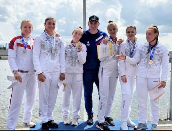 Губернатор Алтайского края поздравил с победой спортсменов-гребцов