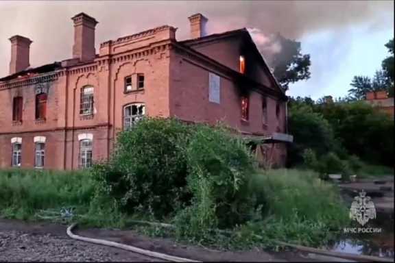 В Красноярске сгорела 111-летняя казарма
