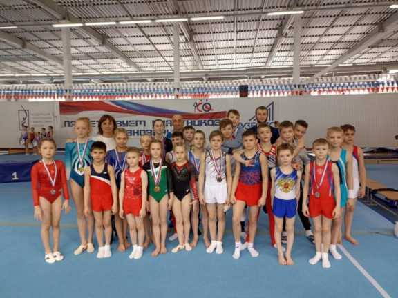 Алтайские гимнасты успешно выступили на межрегиональном турнире «Кузбасская весна»