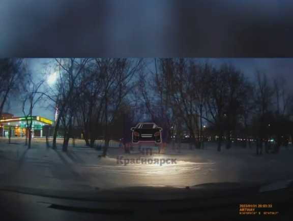 Жители Красноярского края увидели в небе метеорит