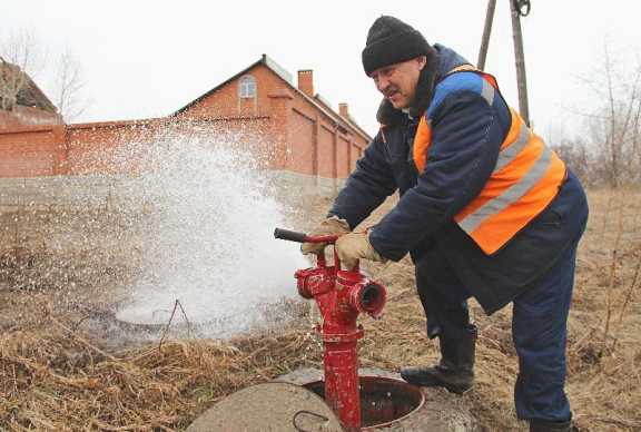 В Красноярске проверят гидранты после зимы