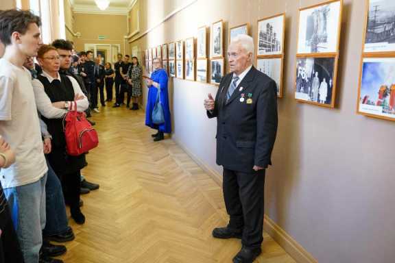 Ветераны Топкинского цемзавода приняли участие в открытии фотовыставки «Кузбасс: прошлое и настоящее»