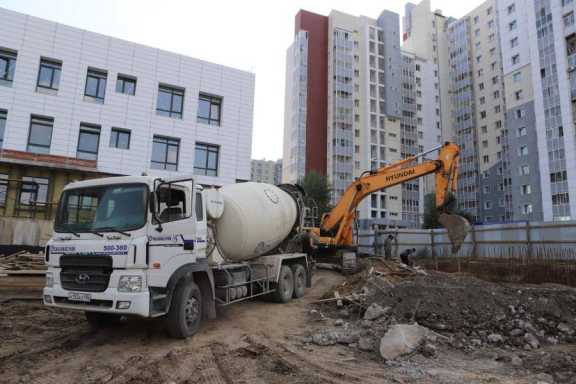 В Иркутске строят не только большой детский сад, но и дорогу к нему