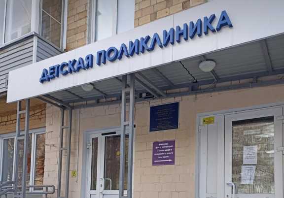 В Красноярске в детской поликлинике №8 прошла эвакуация из-за оставленного рюкзака