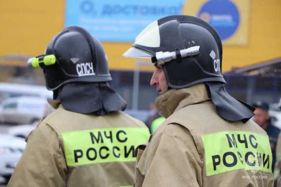 В Красноярске минувшей ночью тушили пожар на заводе «Красцветмет»