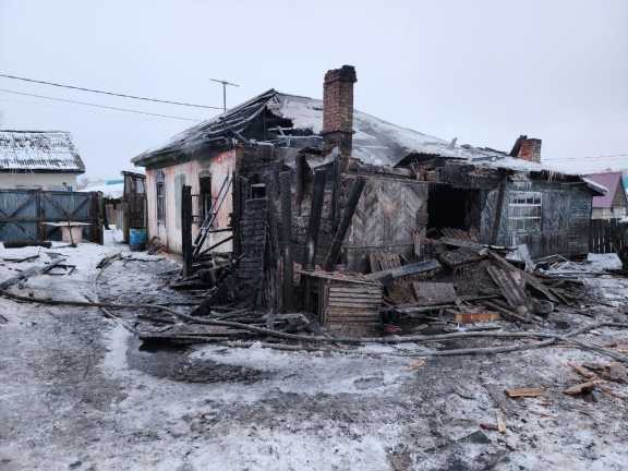 В Иркутске в пожаре погибли маленький ребёнок и его отец