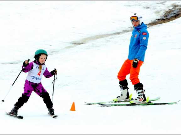 В Республике Алтай провели соревнования по горным лыжам для детей с ОВЗ