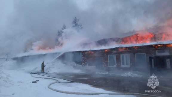 В Норильске Красноярского края горит административное здание