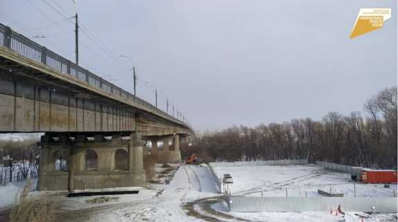 В Омске на Ленинградском мосту ограничат движение