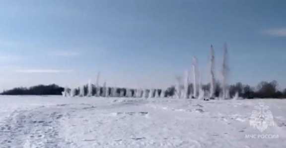В Алтайском крае взрывают лёд