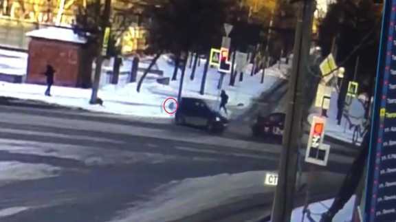 В Красноярске в ДТП 2 детей вылетели из автомобиля