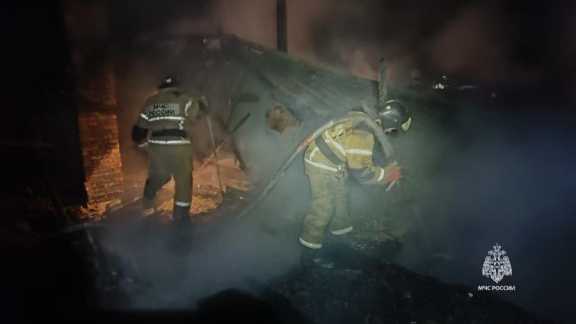 2 крупных пожара произошли в Красноярском крае за ночь из-за печей