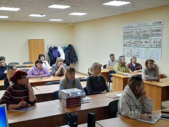 В Красноярском крае женщины получают профессию машиниста самого длинного в России конвейера