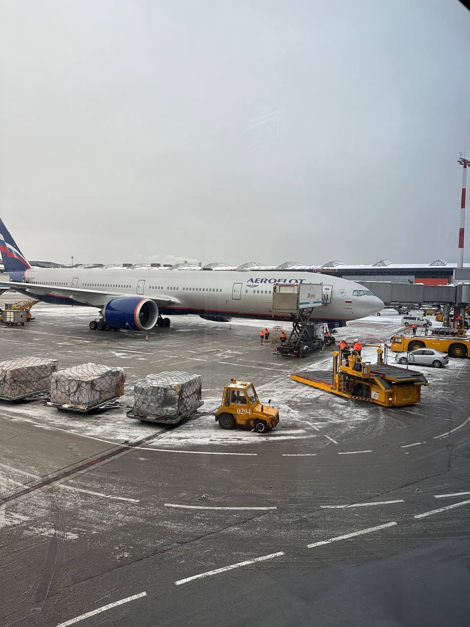 Рейс москва братск самолет. Братск самолет. Самолетик в Братске.