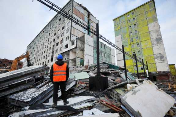 В Норильске в рамках реновации разбирают аварийные жилые дома