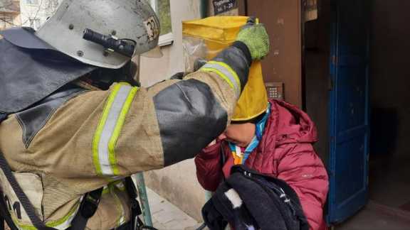 20 человек спасли при пожаре в Алтайском крае