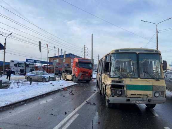 В Иркутской области произошло ДТП с пассажирским автобусом